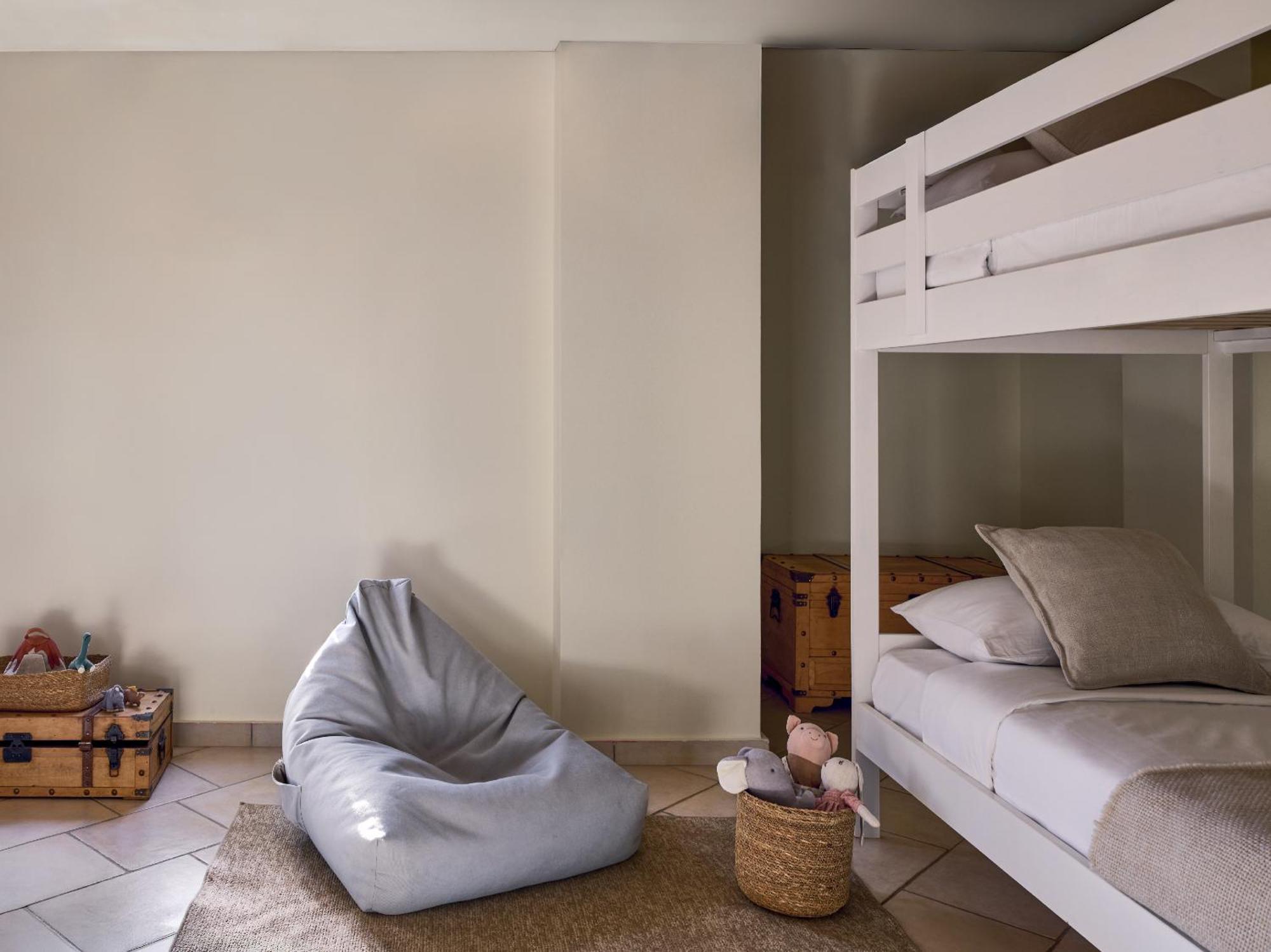 Grecotel Plaza Hotel 4*