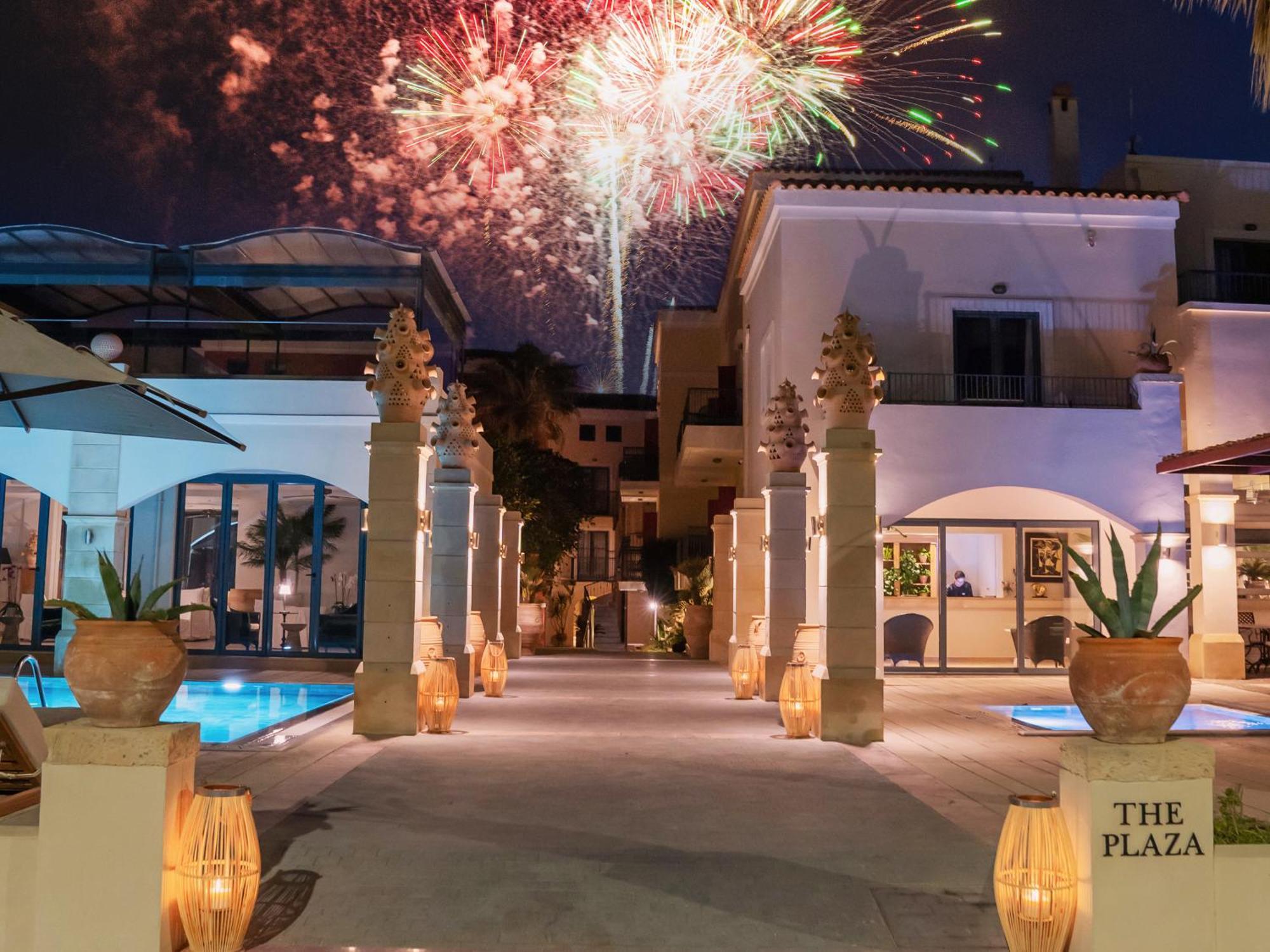 Отель Grecotel Plaza House 4*